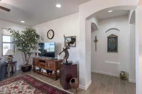 Entry Way - 6717 E Vaquero Cir, Hereford, AZ 85615 photo 5 of 6