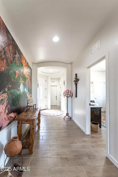 Entry Way - 6717 E Vaquero Cir, Hereford, AZ 85615 photo 3 of 6