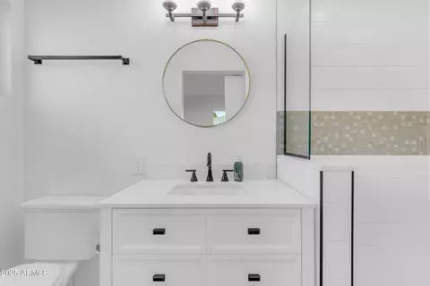 Bath - 126 N Fraser Dr E, Mesa, AZ 85203 photo 2 of 4