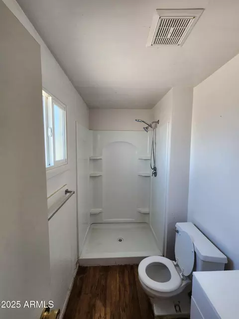Bath - 1642 W Pershing Ave, Phoenix, AZ 85029 photo 2 of 2