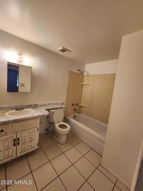 Bath - 1642 W Pershing Ave, Phoenix, AZ 85029 photo 1 of 2