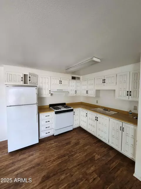 Kitchen - 1642 W Pershing Ave, Phoenix, AZ 85029 photo 1 of 1