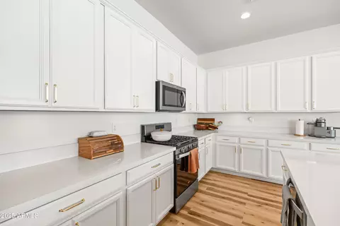 Kitchen - 11038 E Utopia Ave, Mesa, AZ 85212 photo 4 of 5
