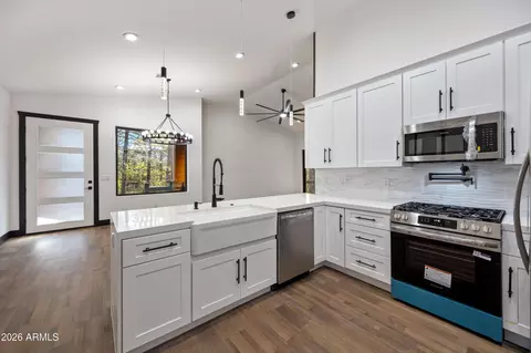 Kitchen - 2701 W Villa Loop, Show Low, AZ 85901 photo 2 of 2