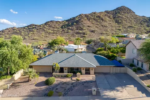 View/Area - 2217 E North Ln, Phoenix, AZ 85028 photo 1 of 14