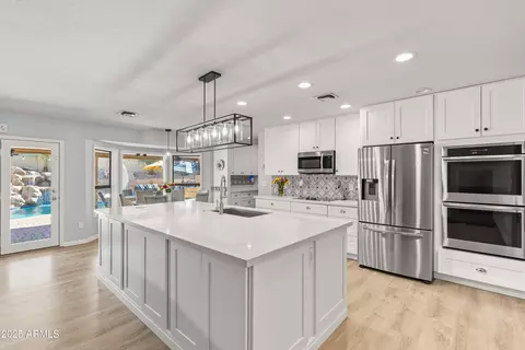 Kitchen - 2217 E North Ln, Phoenix, AZ 85028 photo 1 of 5