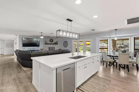 Kitchen - 2217 E North Ln, Phoenix, AZ 85028 photo 4 of 5