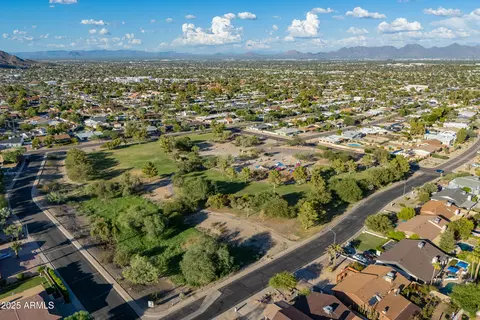 View/Area - 2217 E North Ln, Phoenix, AZ 85028 photo 10 of 14