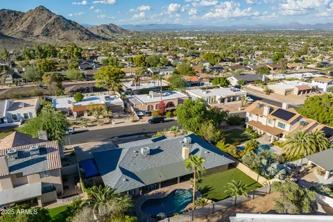 View/Area - 2217 E North Ln, Phoenix, AZ 85028 photo 6 of 14