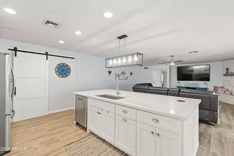 Kitchen - 2217 E North Ln, Phoenix, AZ 85028 photo 3 of 5