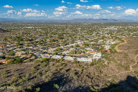 View/Area - 2217 E North Ln, Phoenix, AZ 85028 photo 9 of 14