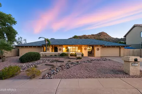 Exterior - 2217 E North Ln, Phoenix, AZ 85028 photo 33 of 43