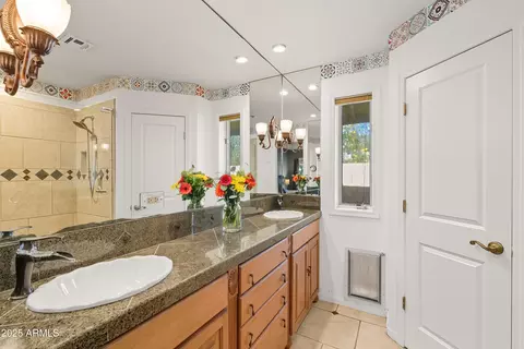 Bath - 2217 E North Ln, Phoenix, AZ 85028 photo 1 of 3