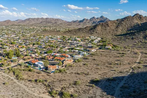 View/Area - 2217 E North Ln, Phoenix, AZ 85028 photo 8 of 14