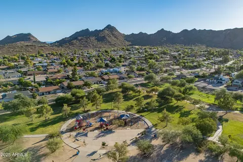View/Area - 2217 E North Ln, Phoenix, AZ 85028 photo 13 of 14