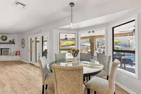 Dining - 2217 E North Ln, Phoenix, AZ 85028 photo 1 of 2