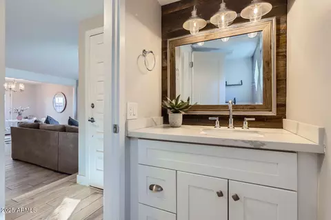Bath - 4525 E Rhonda Dr, Phoenix, AZ 85018 photo 1 of 3