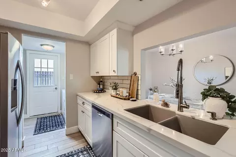 Kitchen - 4525 E Rhonda Dr, Phoenix, AZ 85018 photo 1 of 2