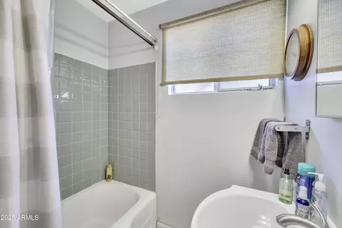 Bath - 2449 E Fairmount Ave, Phoenix, AZ 85016 photo 5 of 5