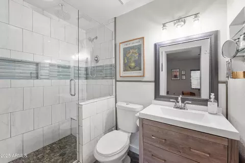Bath - 949 W Hackamore St, Mesa, AZ 85201 photo 2 of 2