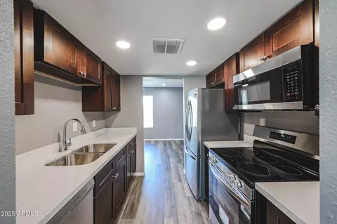 Kitchen - 7126 N 19th Ave #199, Phoenix, AZ 85021 photo 3 of 4