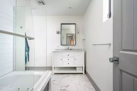 Bath - 4614 E Lafayette Blvd, Phoenix, AZ 85018 photo 6 of 9