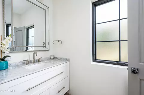 Bath - 4614 E Lafayette Blvd, Phoenix, AZ 85018 photo 7 of 9