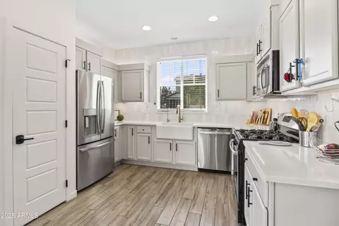 Kitchen - 10436 E Nopal Ave, Mesa, AZ 85209 photo 2 of 2