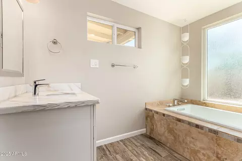 Bath - 1659 E Palmcroft Dr, Tempe, AZ 85282 photo 2 of 3