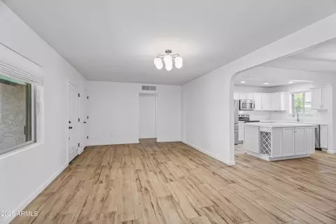 Living - 6819 N 10th Pl, Phoenix, AZ 85014 photo 2 of 4