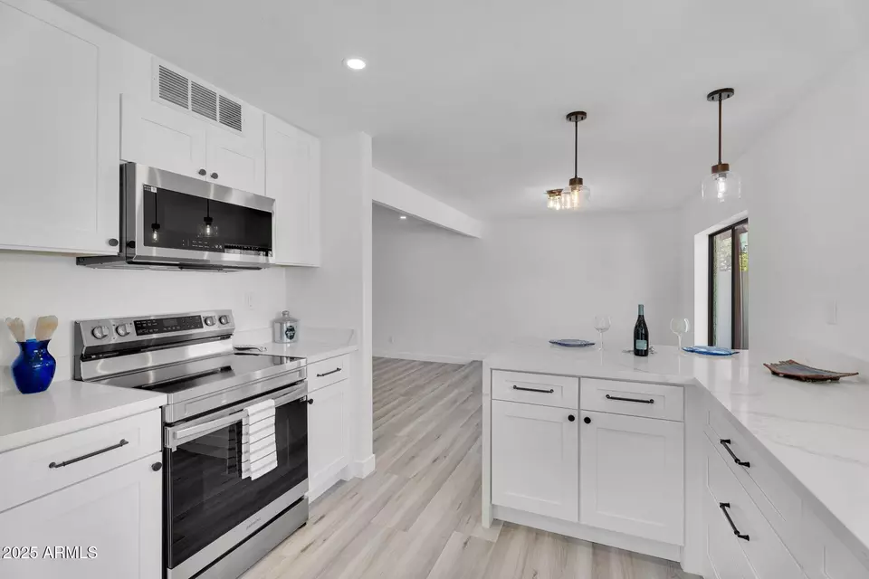 Kitchen - 4727 Euclid Ave, Phoenix, AZ 85044 photo 3 of 5