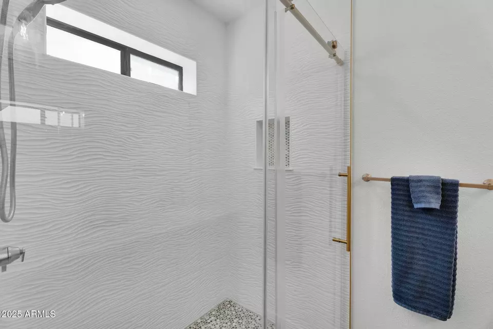 Bath - 4727 Euclid Ave, Phoenix, AZ 85044 photo 4 of 6