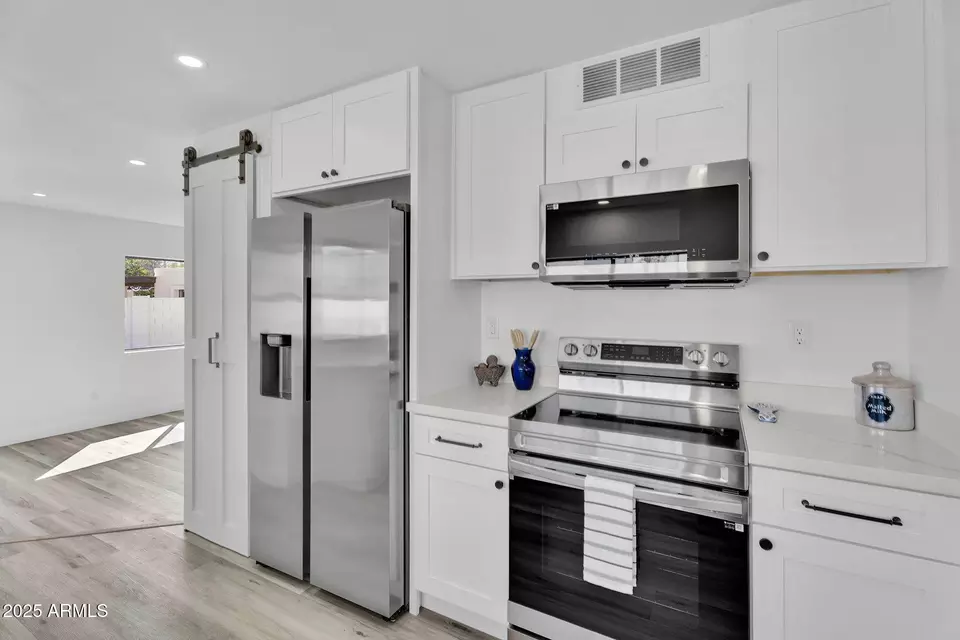 Kitchen - 4727 Euclid Ave, Phoenix, AZ 85044 photo 2 of 5