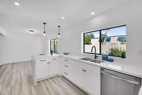 Kitchen - 4727 Euclid Ave, Phoenix, AZ 85044 photo 5 of 5