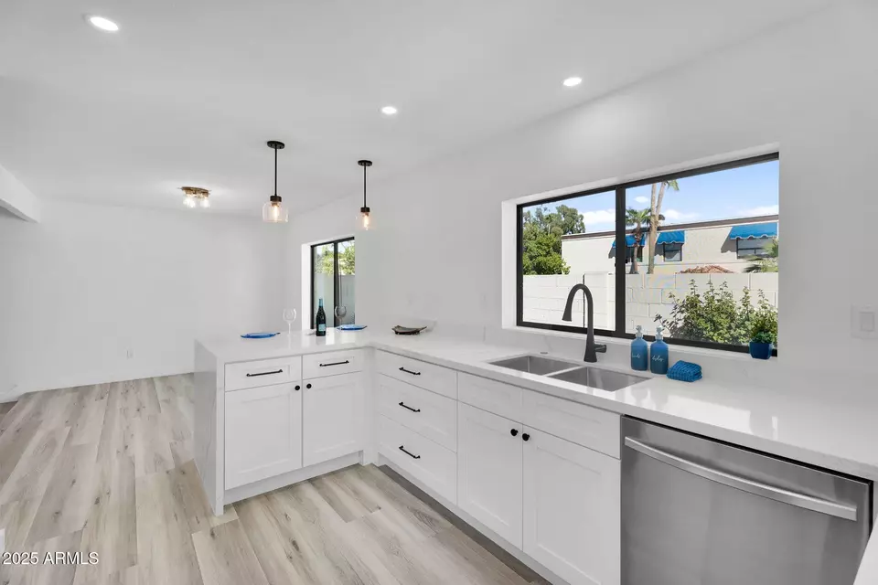 Kitchen - 4727 Euclid Ave, Phoenix, AZ 85044 photo 5 of 5