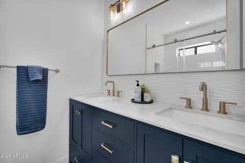 Bath - 4727 Euclid Ave, Phoenix, AZ 85044 photo 1 of 6