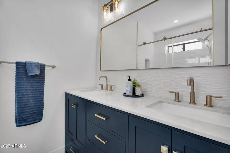 Bath - 4727 Euclid Ave, Phoenix, AZ 85044 photo 1 of 6