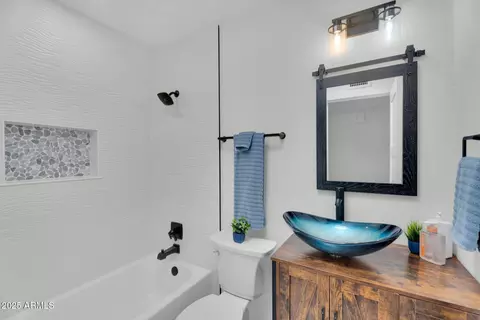 Bath - 4727 Euclid Ave, Phoenix, AZ 85044 photo 3 of 5