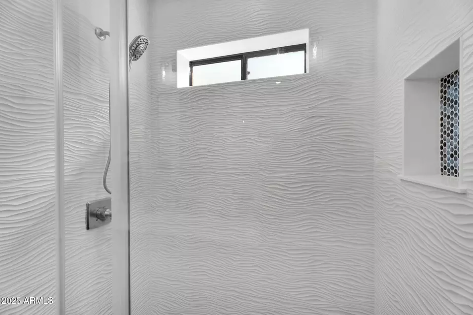 Bath - 4727 Euclid Ave, Phoenix, AZ 85044 photo 2 of 6