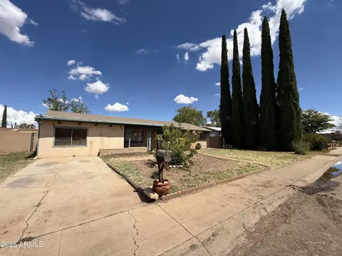 565 Raymond Dr, Sierra Vista, AZ 85635