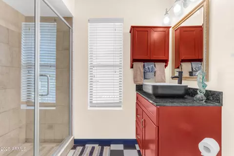 Bath - 1101 E North Ln #3, Phoenix, AZ 85020 photo 2 of 3