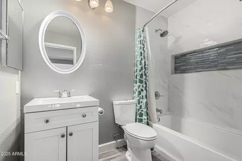 Bath - 1317 E Park Ave, Gilbert, AZ 85234 photo 2 of 4