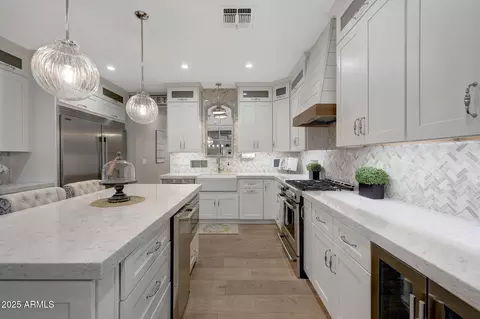 Kitchen - 807 E State Ave, Phoenix, AZ 85020 photo 5 of 10