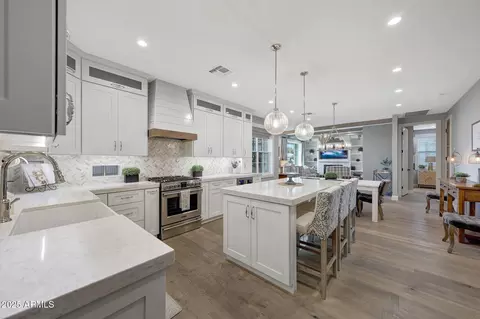 Kitchen - 807 E State Ave, Phoenix, AZ 85020 photo 2 of 10
