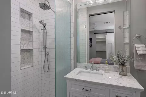 Bath - 807 E State Ave, Phoenix, AZ 85020 photo 4 of 14
