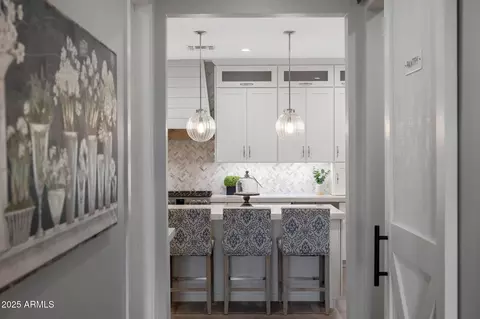 Entry Way - 807 E State Ave, Phoenix, AZ 85020 photo 3 of 6