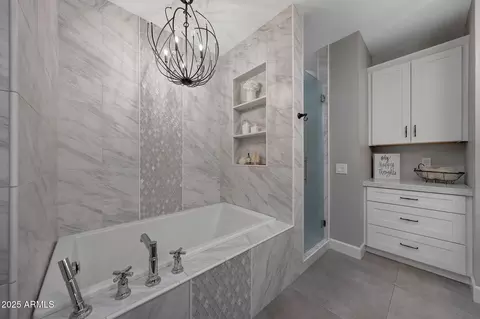 Bath - 807 E State Ave, Phoenix, AZ 85020 photo 11 of 14
