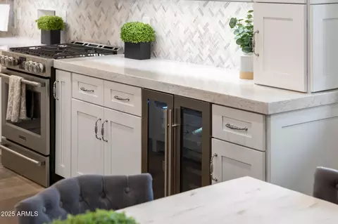 Kitchen - 807 E State Ave, Phoenix, AZ 85020 photo 9 of 10
