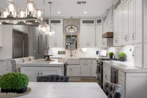 Kitchen - 807 E State Ave, Phoenix, AZ 85020 photo 1 of 10