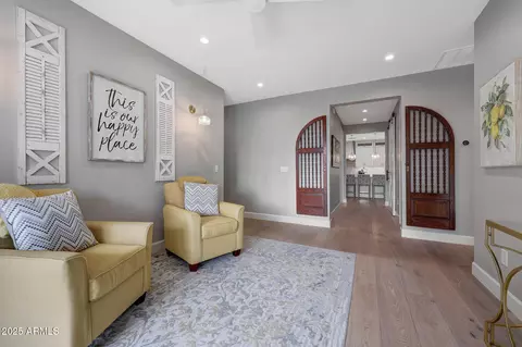 Entry Way - 807 E State Ave, Phoenix, AZ 85020 photo 5 of 6